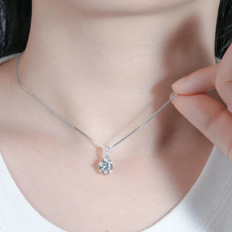 Silver Adjustable Pendant Necklace with Moissanite CAIRÉ