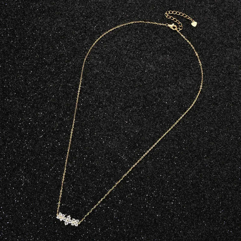 Silver Four-Leaf Clover Pendant Necklace with Moissanite ÉLOR