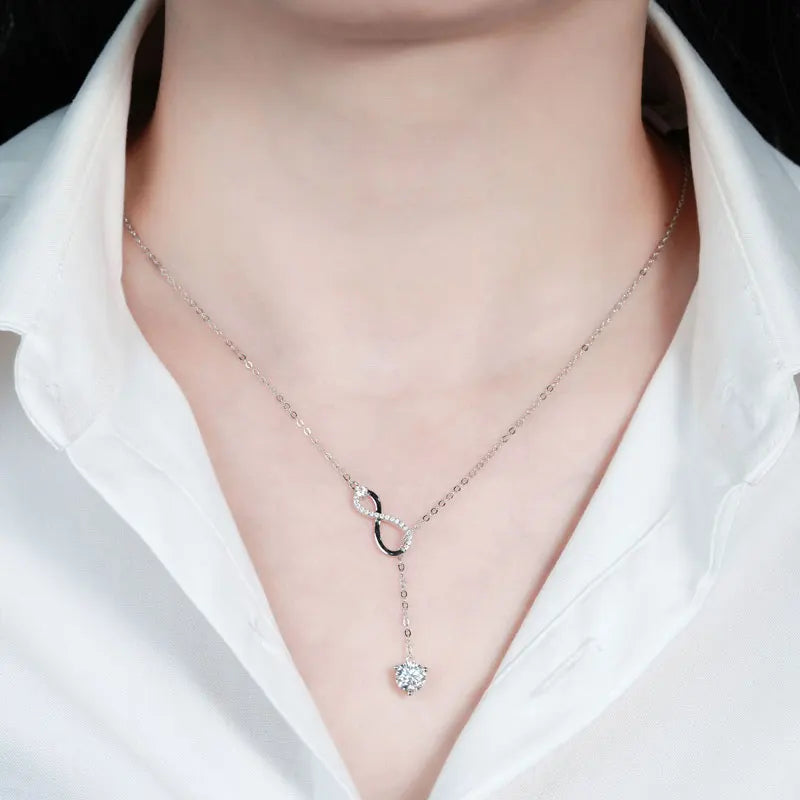 Silver Infinity Pendant Necklace with Moissanite OLVÉA