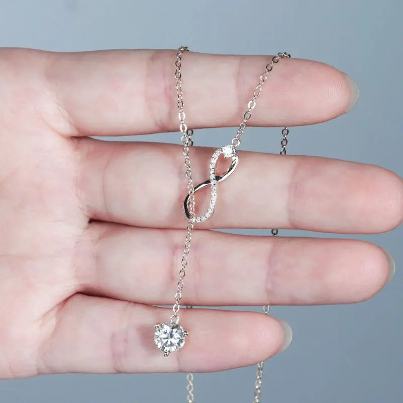 Silver Infinity Pendant Necklace with Moissanite OLVÉA