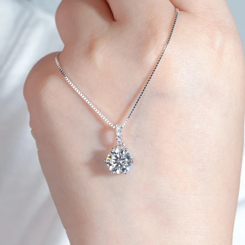 Silver Adjustable Pendant Necklace with Moissanite CAIRÉ