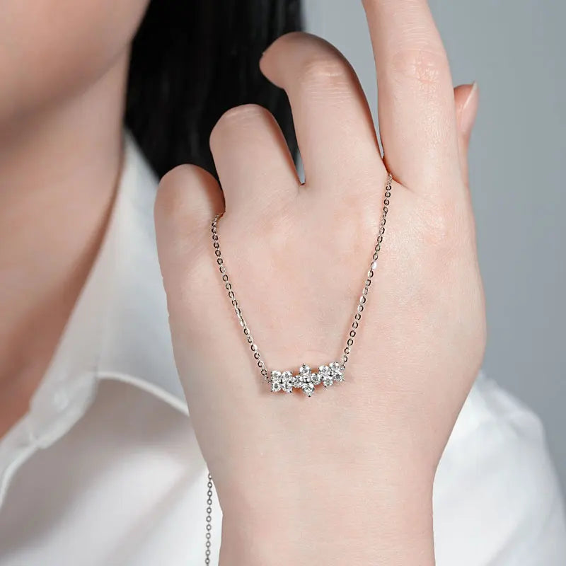 Silver Four-Leaf Clover Pendant Necklace with Moissanite BELVÉA