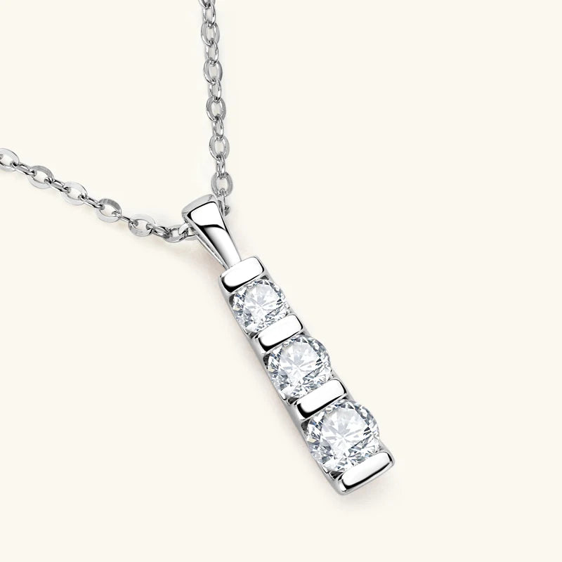 Silver Pendant Necklace with Moissanite MIORÉ