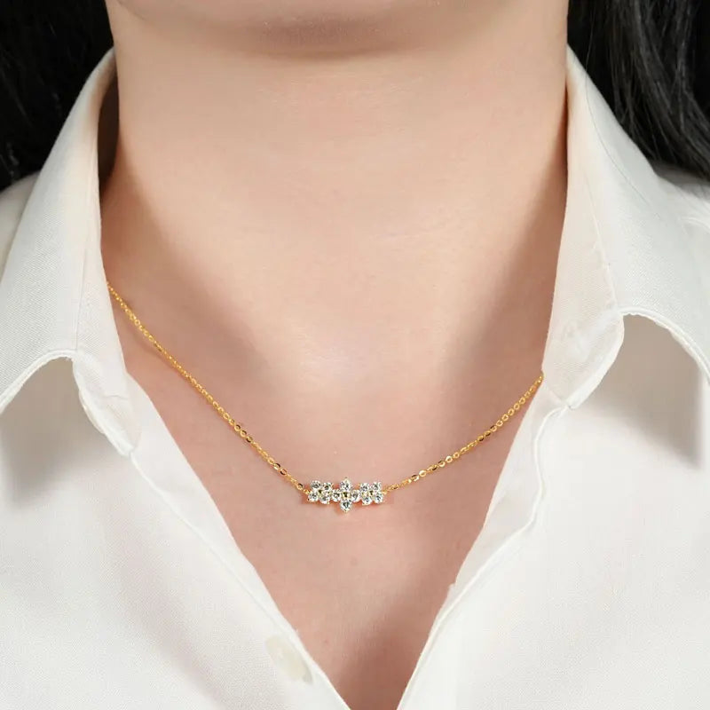 Silver Four-Leaf Clover Pendant Necklace with Moissanite ÉLOR