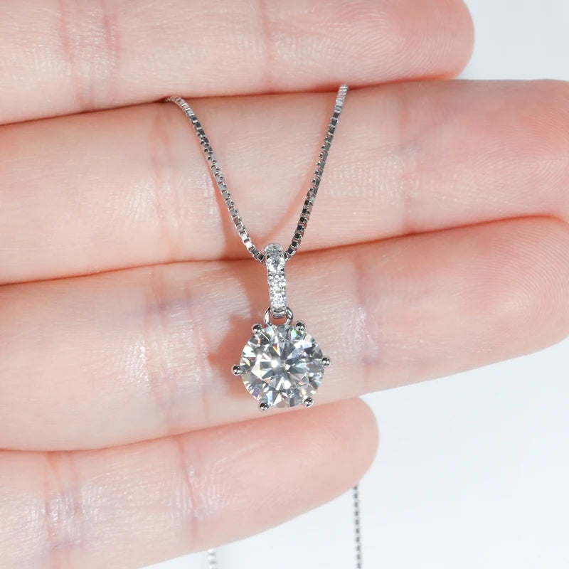 Silver Adjustable Pendant Necklace with Moissanite CAIRÉ