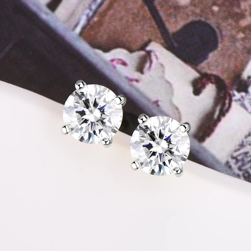 Silver Four-Claw Stud Earrings with Moissanite LYSÉA