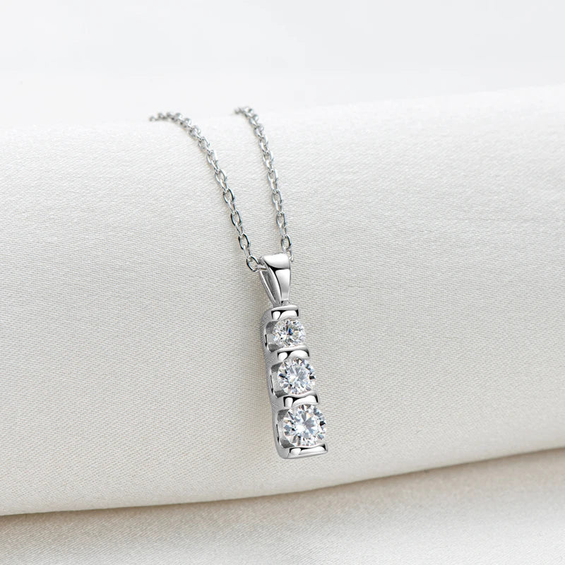 Silver Pendant Necklace with Moissanite MIORÉ