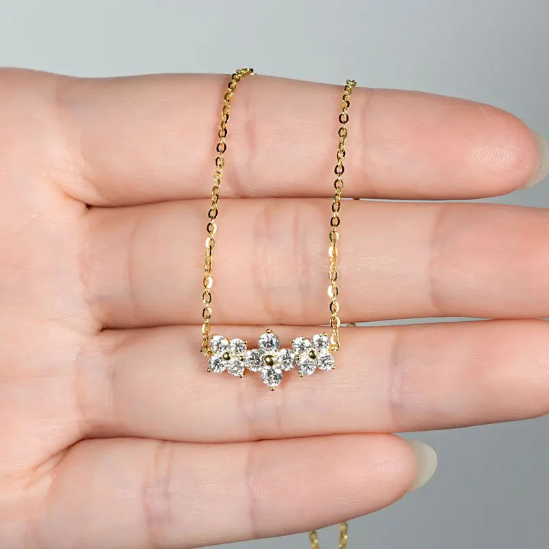 Silver Four-Leaf Clover Pendant Necklace with Moissanite ÉLOR