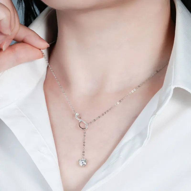 Silver Infinity Pendant Necklace with Moissanite OLVÉA