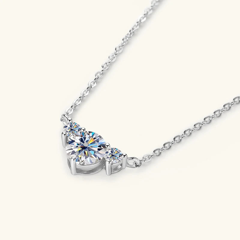 Silver Pendant Necklace with Moissanite NOIRÉ