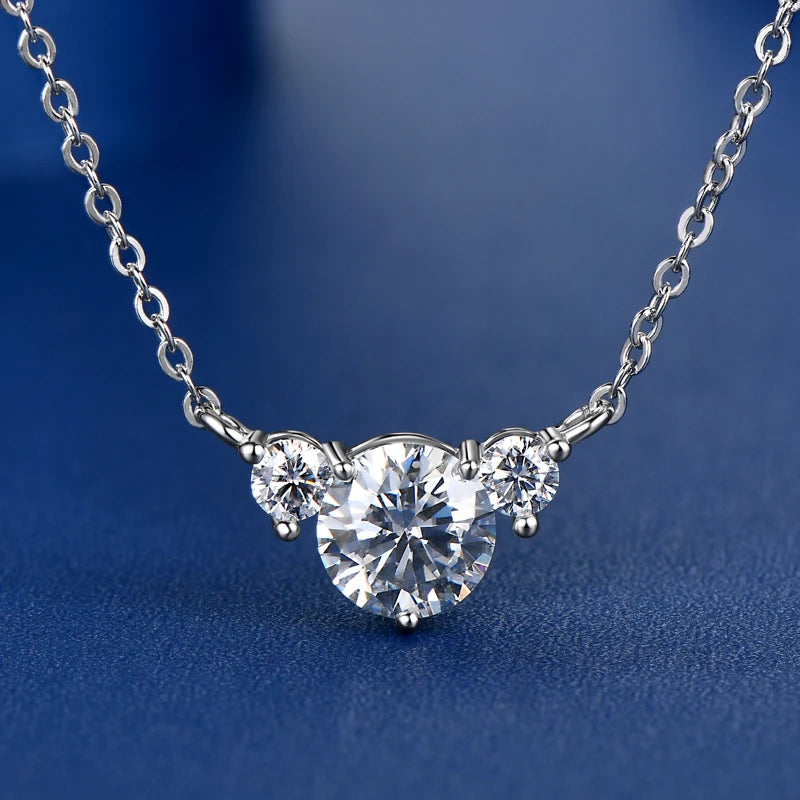 Silver Pendant Necklace with Moissanite NOIRÉ
