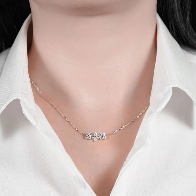 Silver Four-Leaf Clover Pendant Necklace with Moissanite BELVÉA